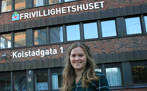 Marit Langmyr på utsiden av Frivillighetshuset i Oslo